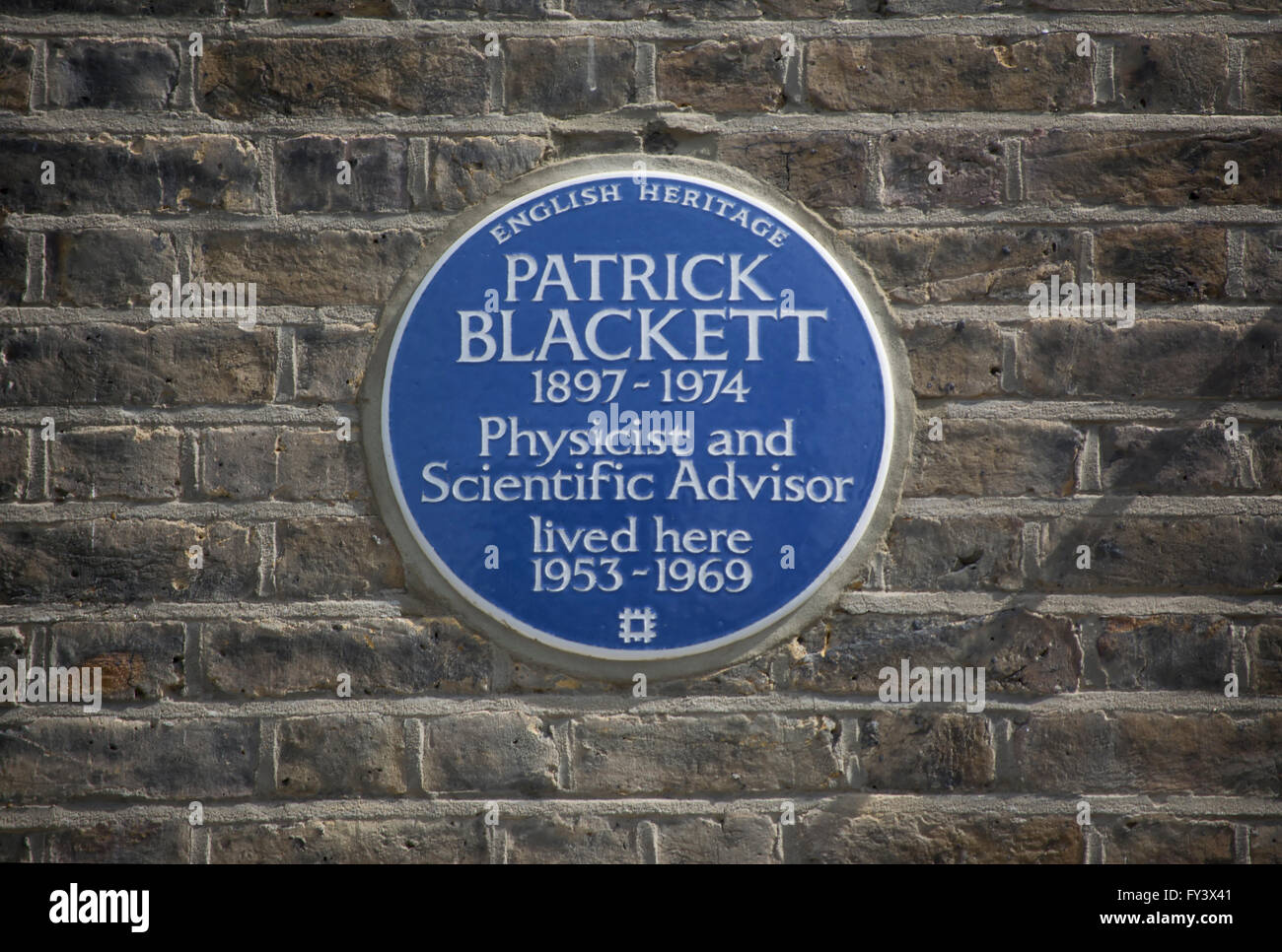 English Heritage blue plaque marquant un accueil de physicien et conseiller scientifique Patrick Blackett, Chelsea, Londres, Angleterre Banque D'Images