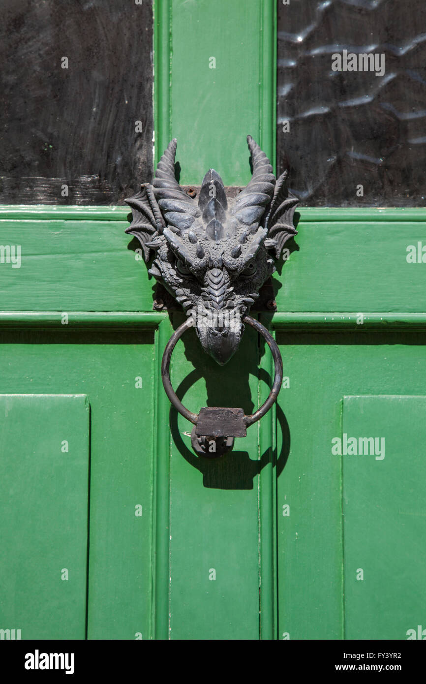 Doorknocker gallois avec tête de dragon Chepstow Banque D'Images