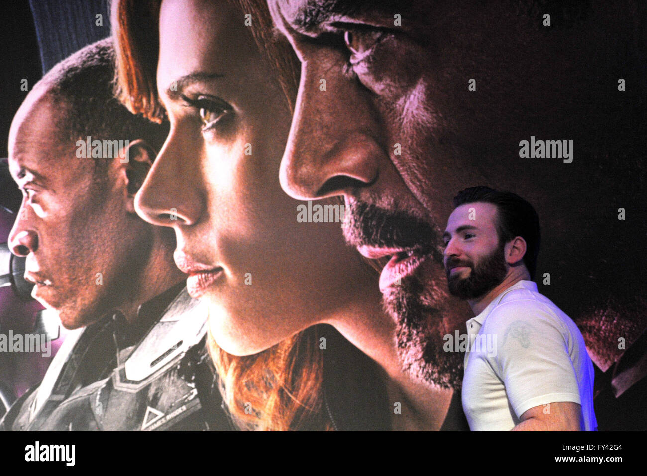 Singapour. Apr 21, 2016. L'acteur Chris Evans assiste à la conférence de presse du film "Capitaine America 3 : Guerre Civile" au Marina Bay Sands de Singapour, le 21 avril 2016. Credit : Puis Chih Wey/Xinhua/Alamy Live News Banque D'Images