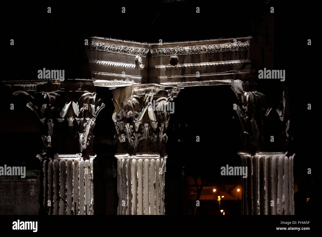Rome, 21 avril 2016. Un nouveau système d'éclairage pour le Forums Impériaux, à l'occasion du 2.769e anniversaire de la ville. Samantha Zucchi Insidefoto Photo Banque D'Images