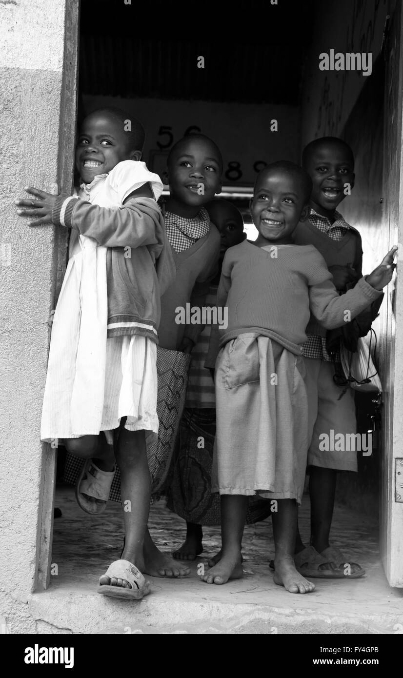 Photographie par © Jamie Callister. Les enfants de l'école de l'Ouganda, le lac Bunyonyi, l'Ouganda, l'Afrique Centrale Banque D'Images