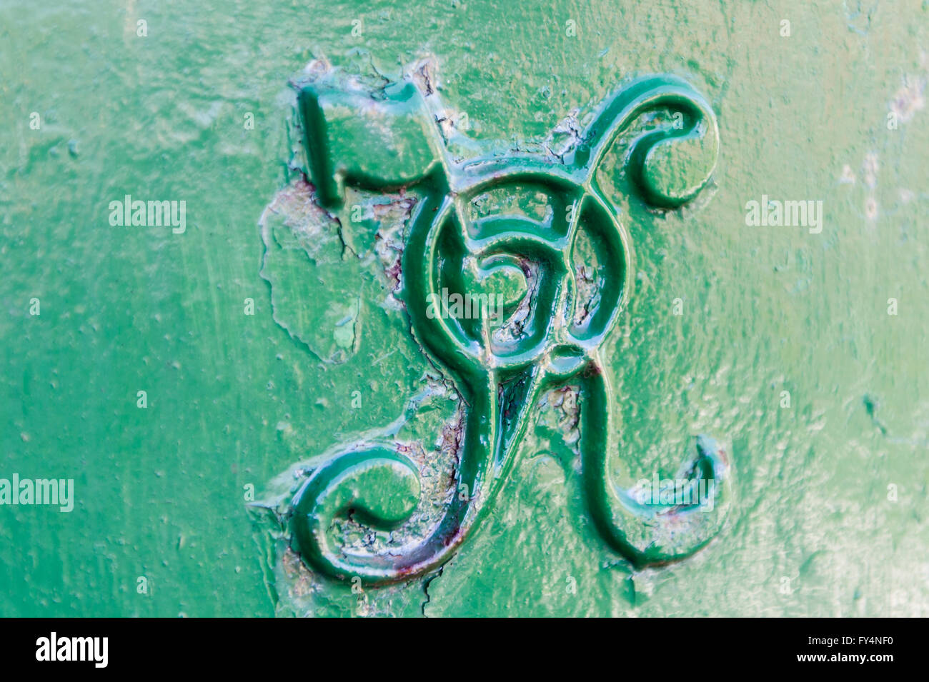 Détail d'un Irish Post Box datant des années 1920 à Baltimore, West Cork, Irlande. Banque D'Images