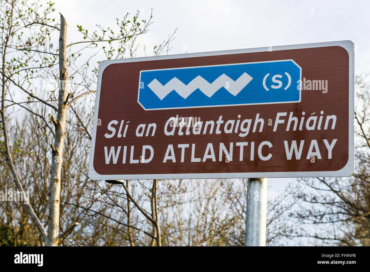 Panneau de route Wild Atlantic Way à Durrus, West Cork, Irlande. Banque D'Images