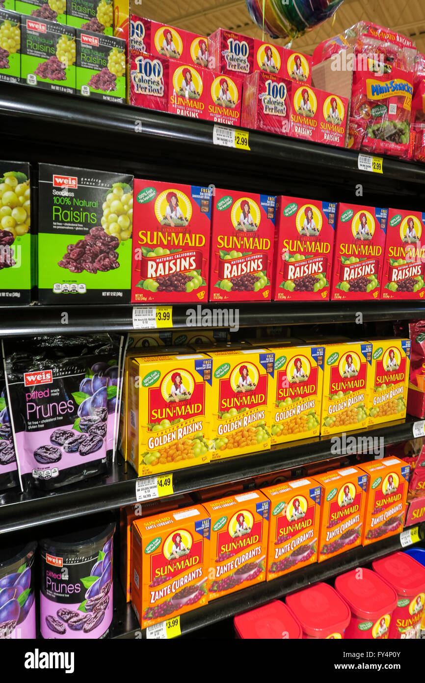 Prune et raisin étagères, Weis Supermarché, Doylestown, PA, USA Banque D'Images