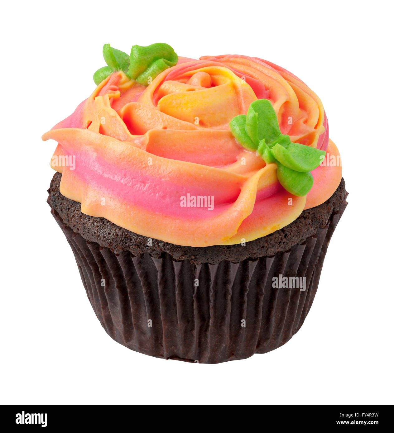 Cupcake au chocolat avec glaçage en forme de rose. Une mise au point de l'avant à l'arrière. Banque D'Images