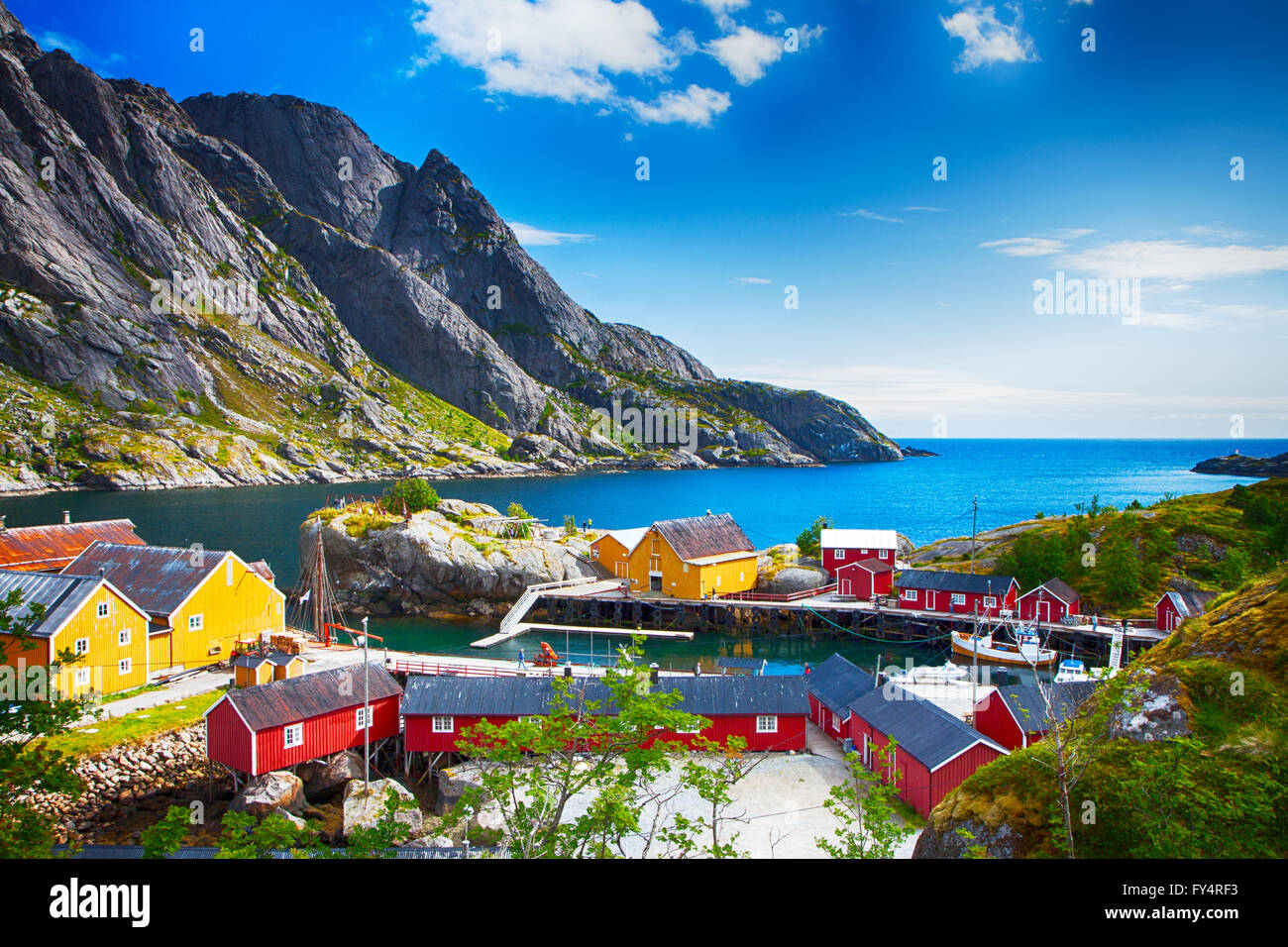 NUSFJORD, NORVÈGE - Juli 21, 2011 - village de Nusfjord, Lofoten, Norvège Banque D'Images