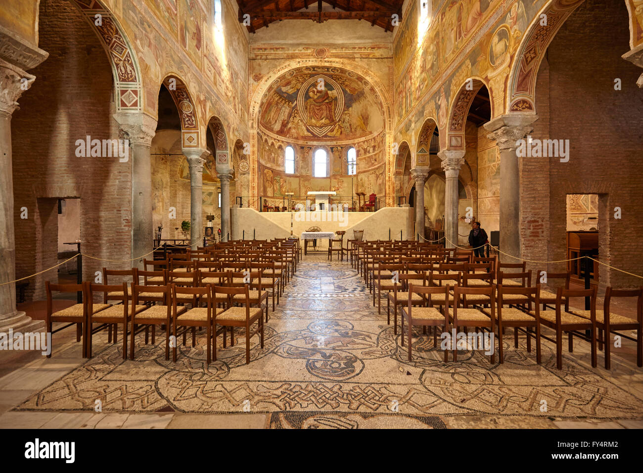 Intérieur de l'abbaye de Pomposa, Codigoro, Italie Banque D'Images