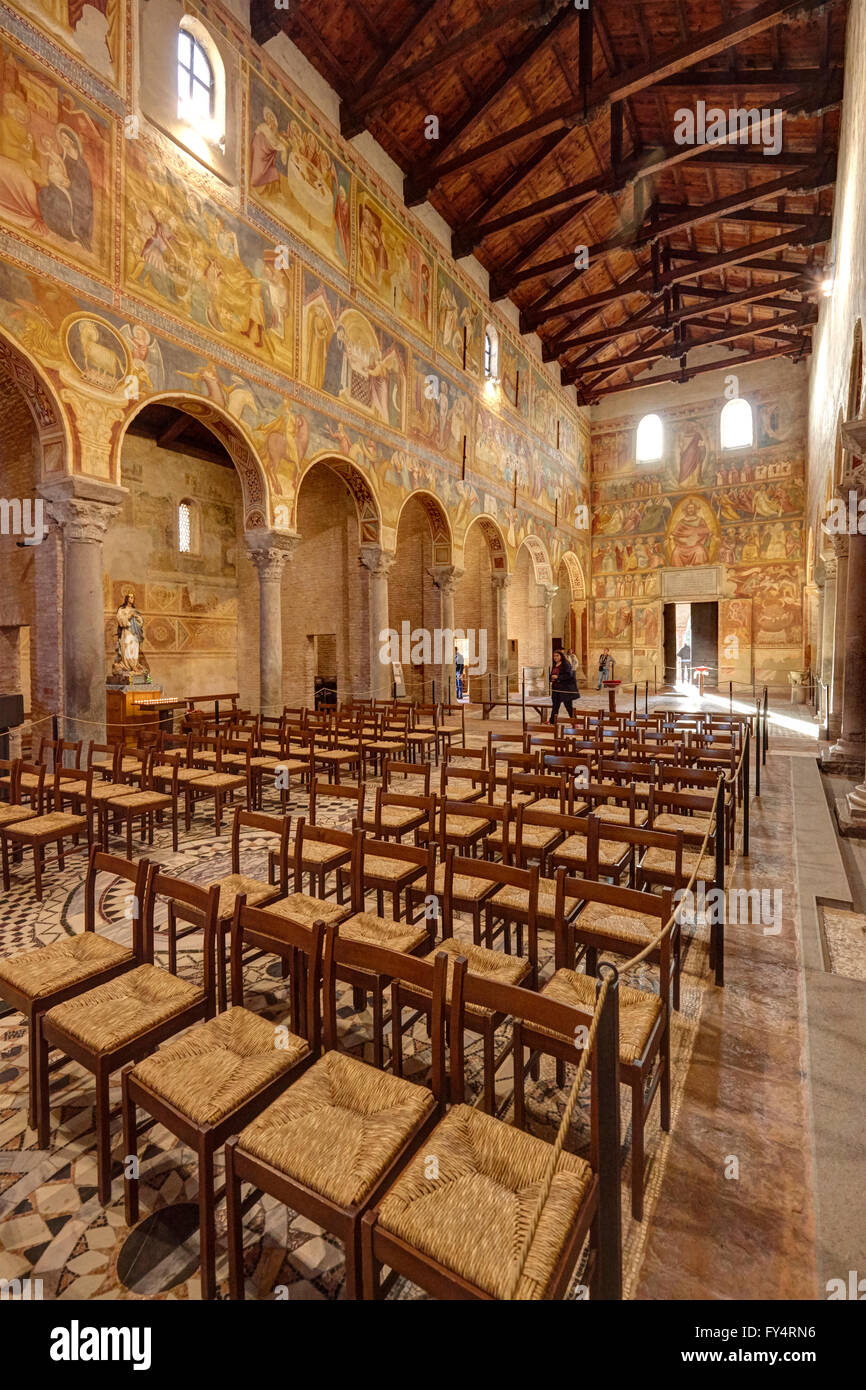 Intérieur de l'abbaye de Pomposa, Codigoro, Italie Banque D'Images