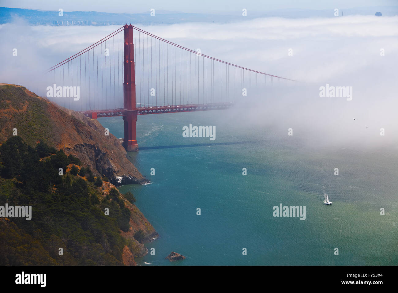 Brouillard à Golden Gate Bridge Banque D'Images