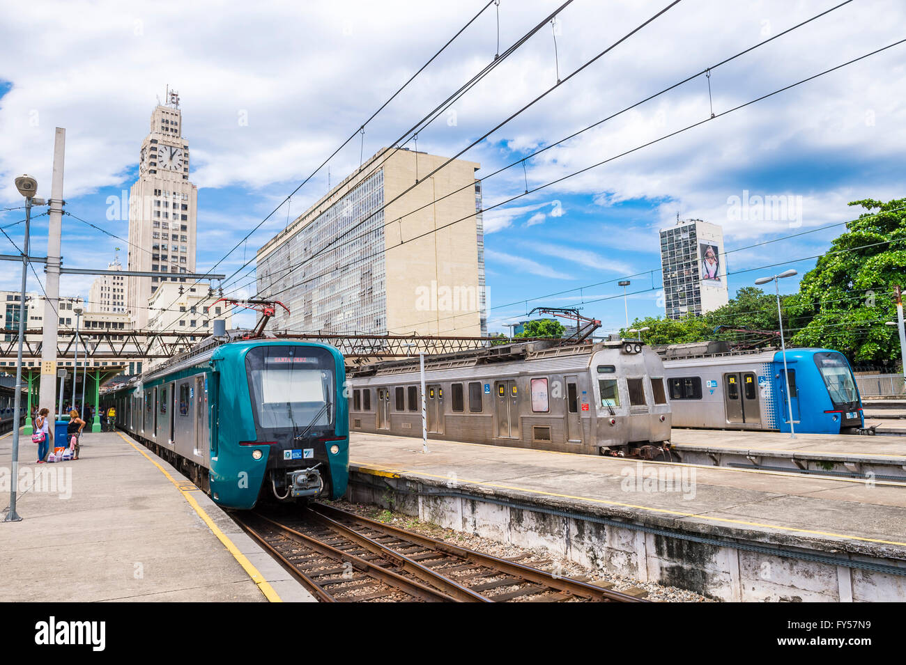 RIO DE JANEIRO - le 4 mars 2016 : SuperVia de train à la gare centrale du Brésil vous transportera les spectateurs de stades olympiques. Banque D'Images