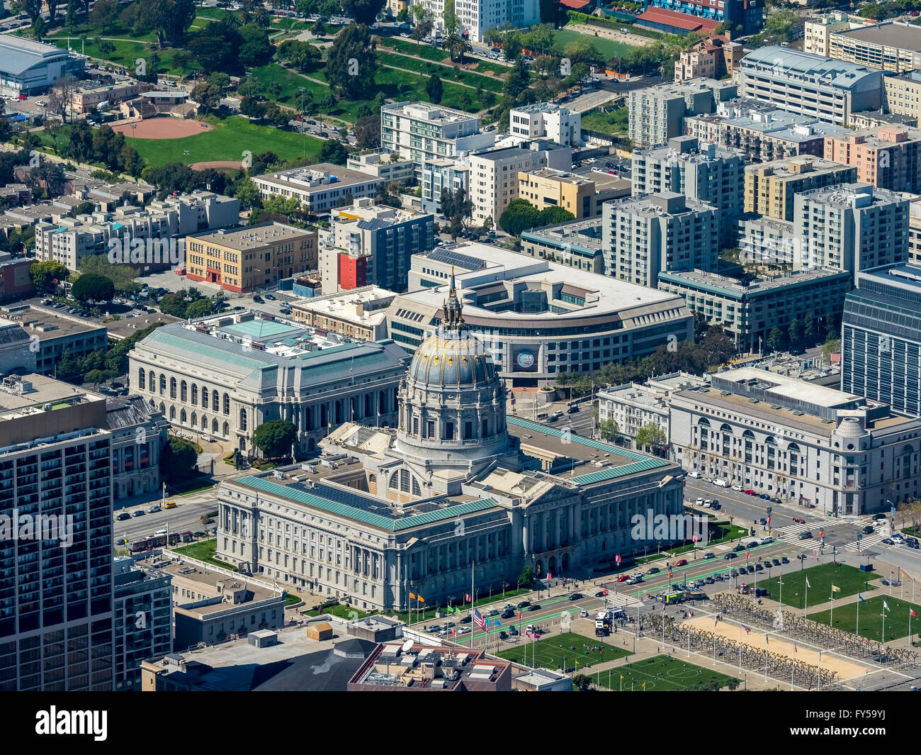 Vue aérienne, l'Hôtel de Ville, Civic Center Plaza, Anciens Combattants, War Memorial Opera House, San Francisco, San Francisco Bay Area Banque D'Images