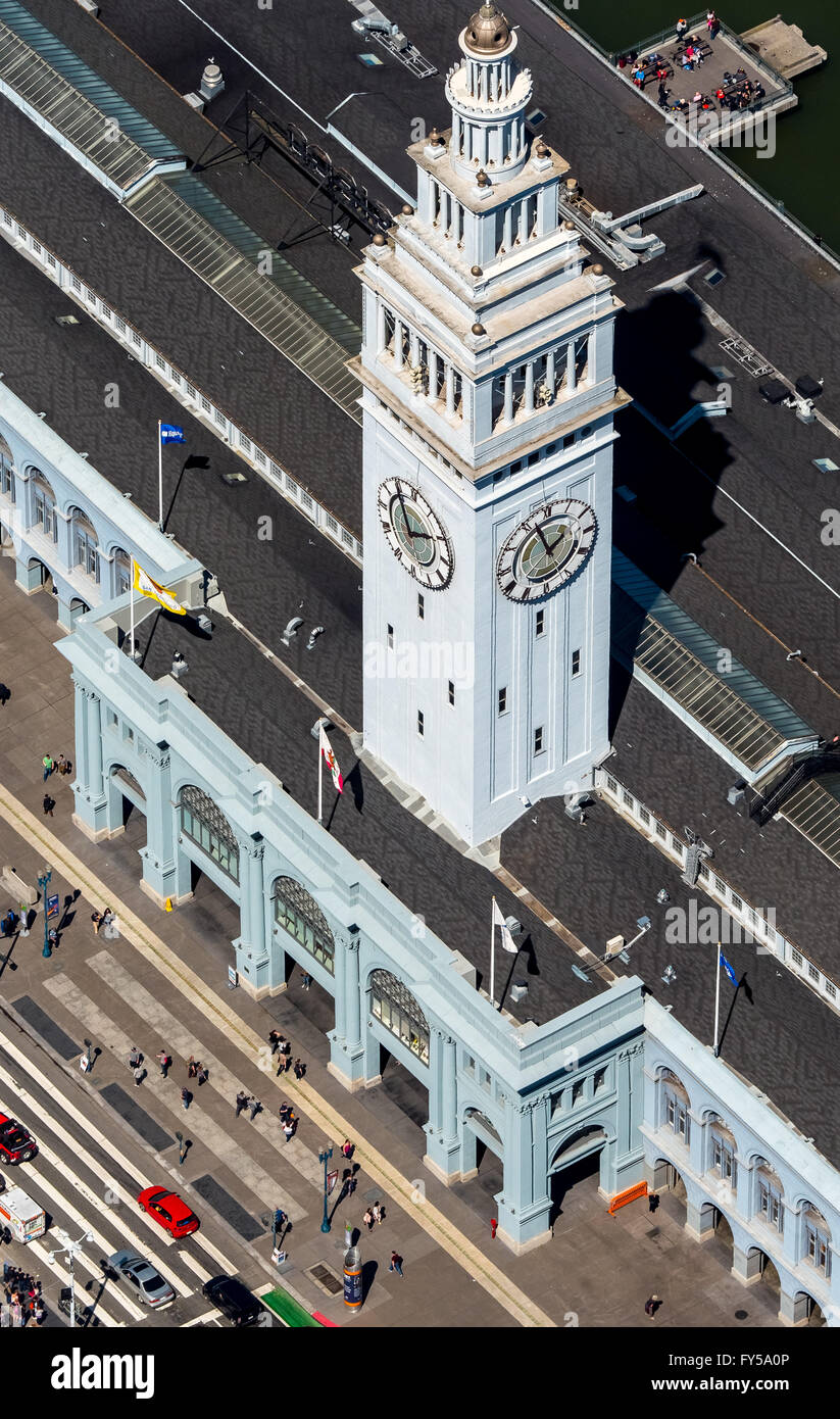 Vue aérienne, Ferry Building avec tour de l'horloge, San Francisco, San Francisco, Californie, USA Banque D'Images