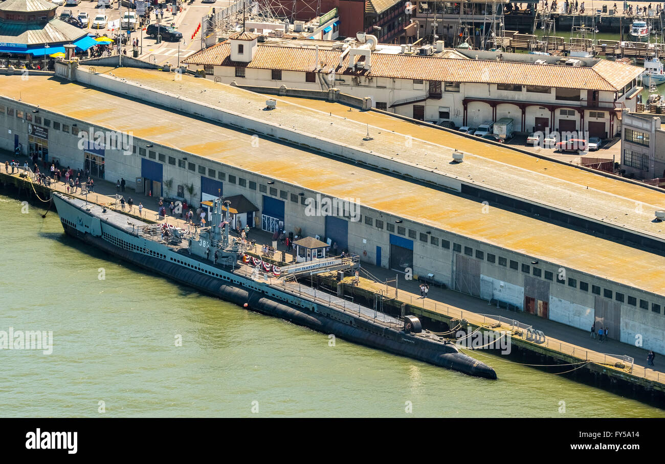 Vue aérienne, USS Pampanito au Pier 45, musée du sous-marin, San Francisco, San Francisco, Californie, USA Banque D'Images