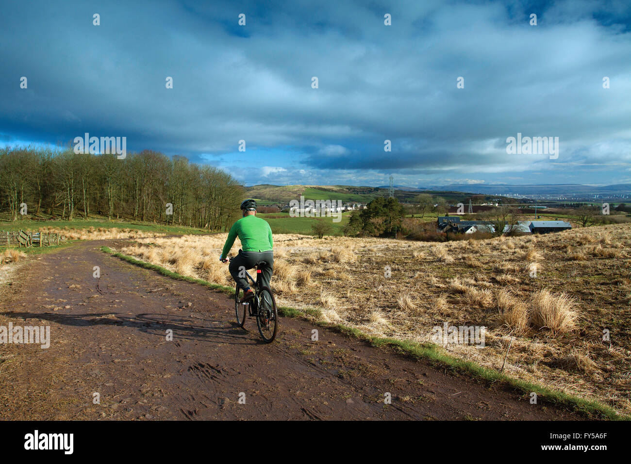 Un cycliste vélo autour de Neilston, Pad, Neilston East Renfrewshire Banque D'Images