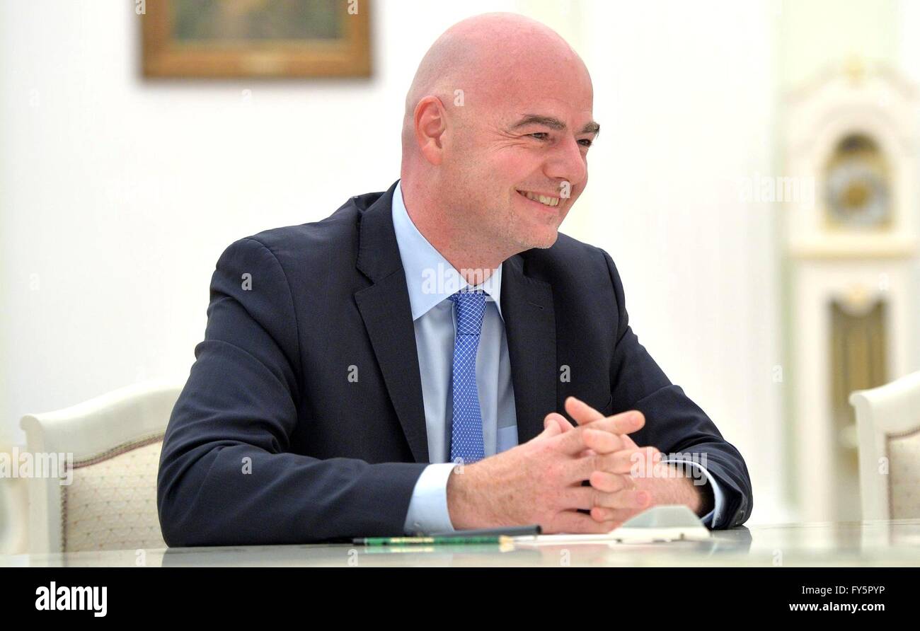 Le Président de la FIFA, Gianni Infantino au cours d'une réunion avec le président russe Vladimir Poutine au Kremlin, le 20 avril 2016 à Moscou, Russie. Banque D'Images