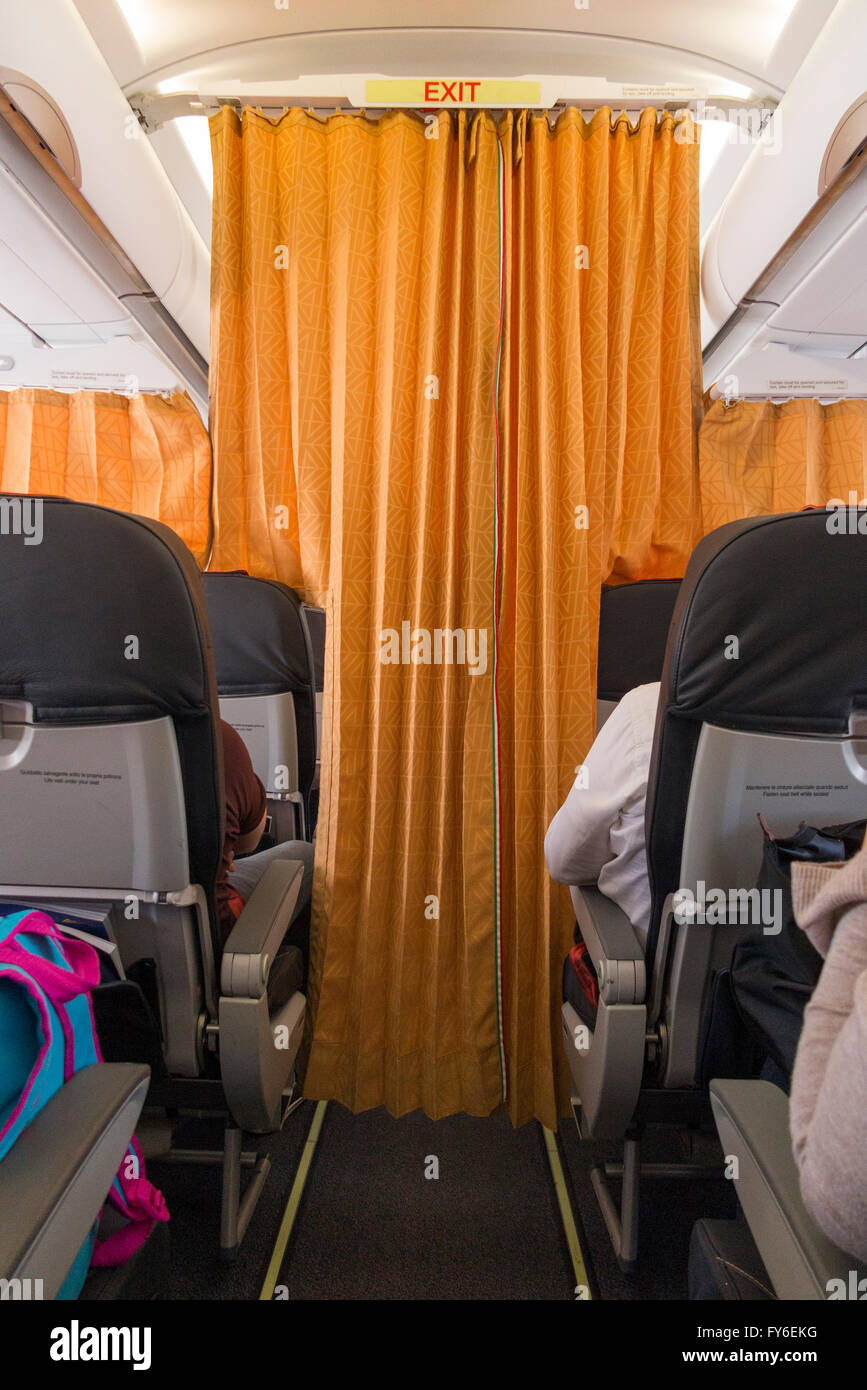 Rideau rideaux entre passagers de classe affaires sur les avions Airbus avion avion avion avion Banque D'Images