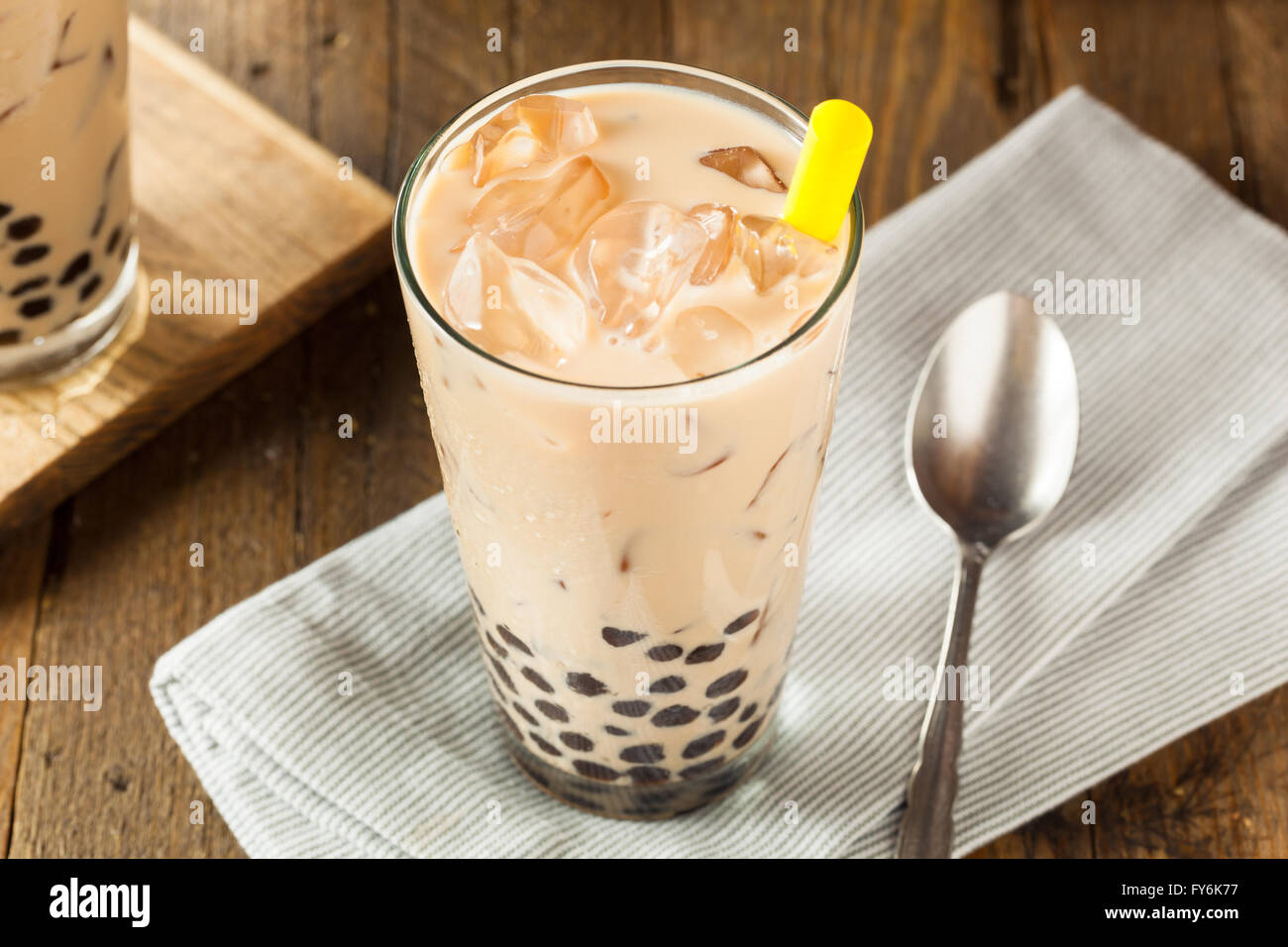 Le lait fait maison bubble tea avec perles de tapioca Banque D'Images