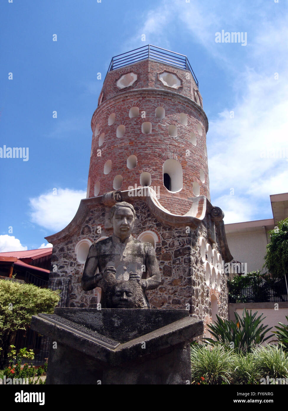 Statue de dame historique en face de El Fortín 1867 tour de garde est la dernière tourelle d'un forteresse espagnole et l'offici Banque D'Images