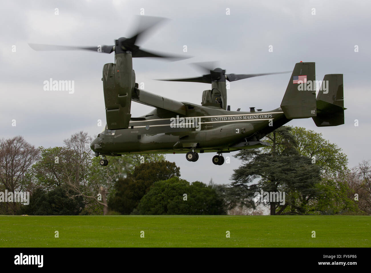 La Bell Boeing V-22 Osprey est un multi-mission, les avions militaires à rotors basculants avec à la fois un décollage et atterrissage verticaux Banque D'Images