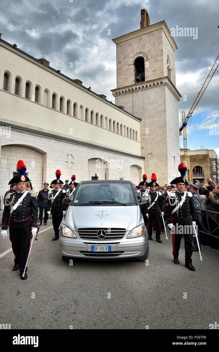 Italie Benevento - San Pio embrasse sa terre- San Pio à la Cathédrale où il a reçu l'ordination sacerdotale Banque D'Images