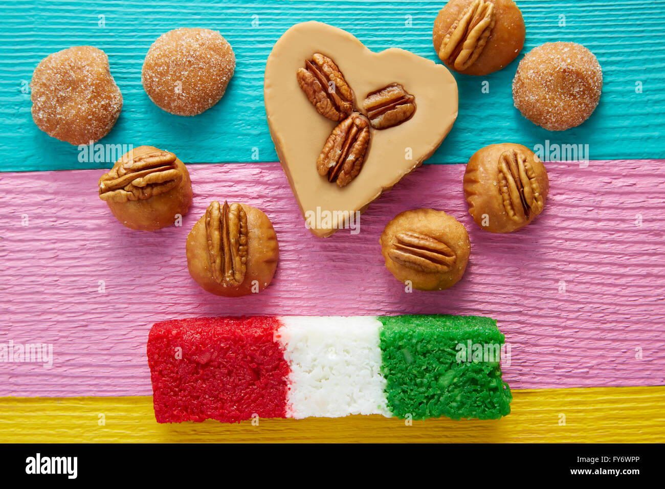 Bonbons bonbons mexicains cajeta pecan et drapeau de coco Banque D'Images