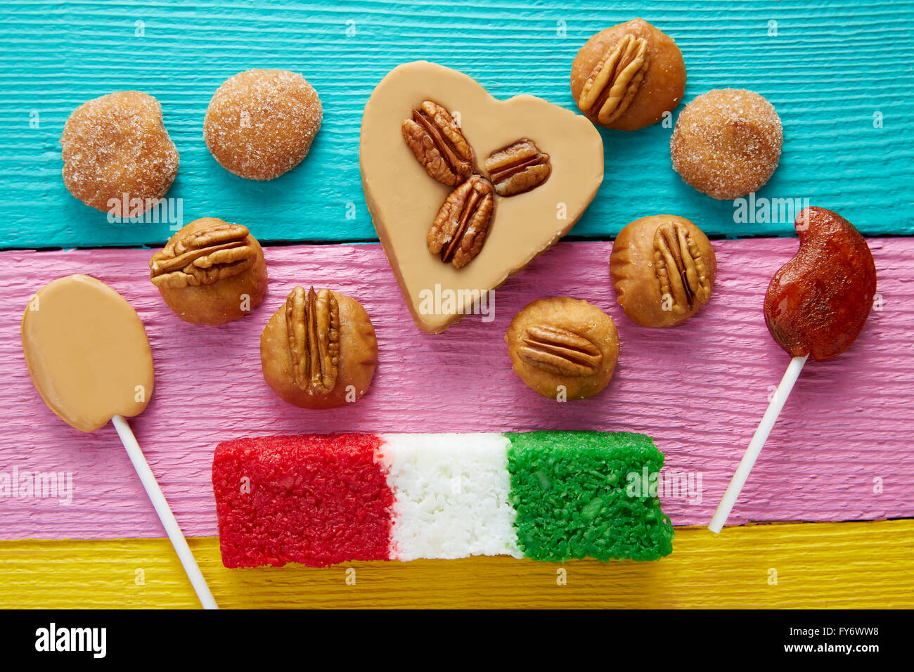 Bonbons bonbons mexicains cajeta pecan et drapeau de coco Banque D'Images