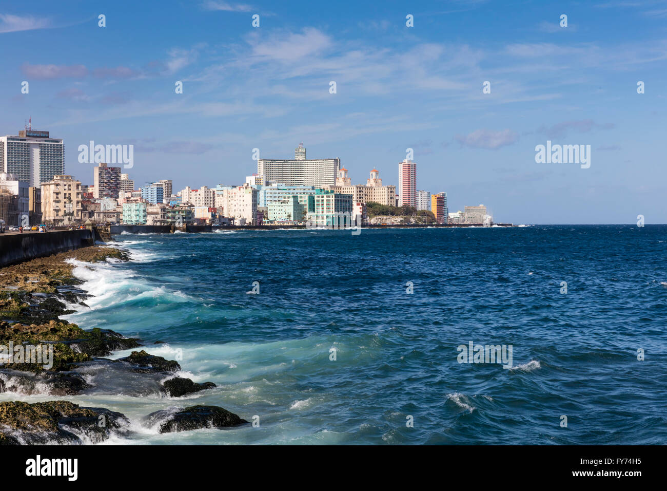 Vue de La Havane Vedado et moderne au centre de La Havane vu de la Vieille Havane Banque D'Images