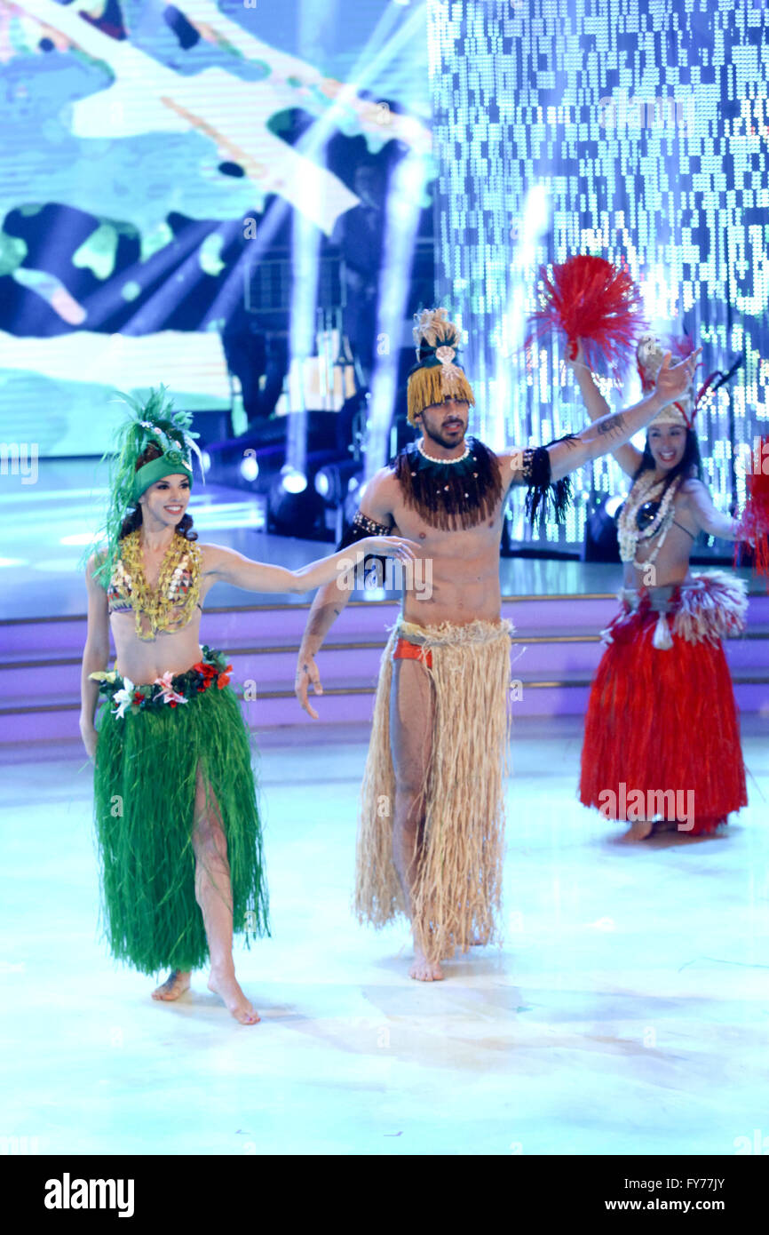 Michele Morrone Danse Avec Les Stars Michele morrone and ekaterina vaganova Banque de photographies et d'images  à haute résolution - Alamy