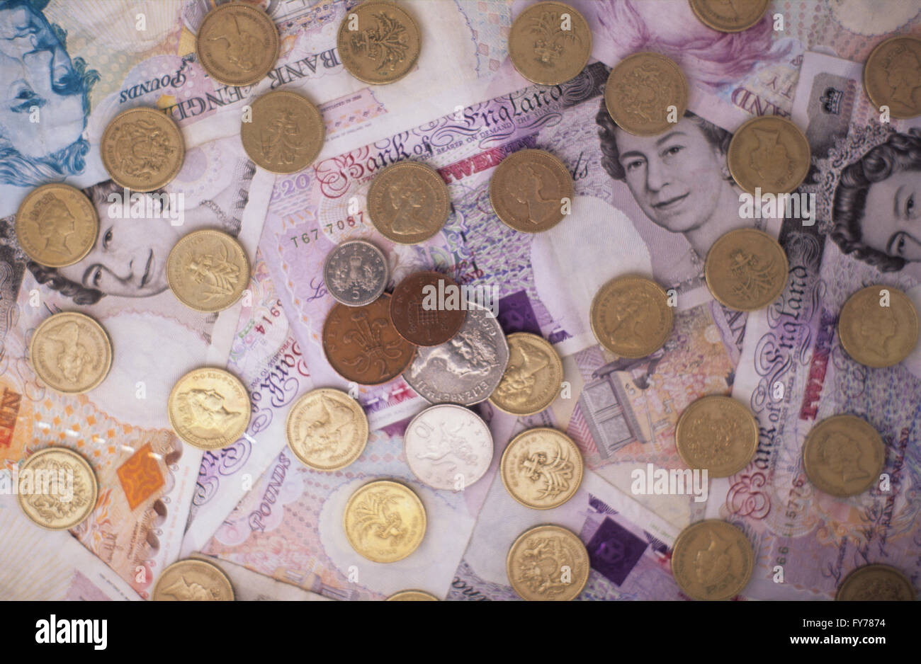 UK, Monnaie, pièces de monnaie et de billets. Banque D'Images