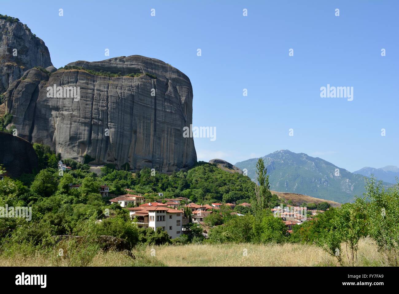 D'énormes monolithes de roche dans les météores en Grèce centrale Banque D'Images