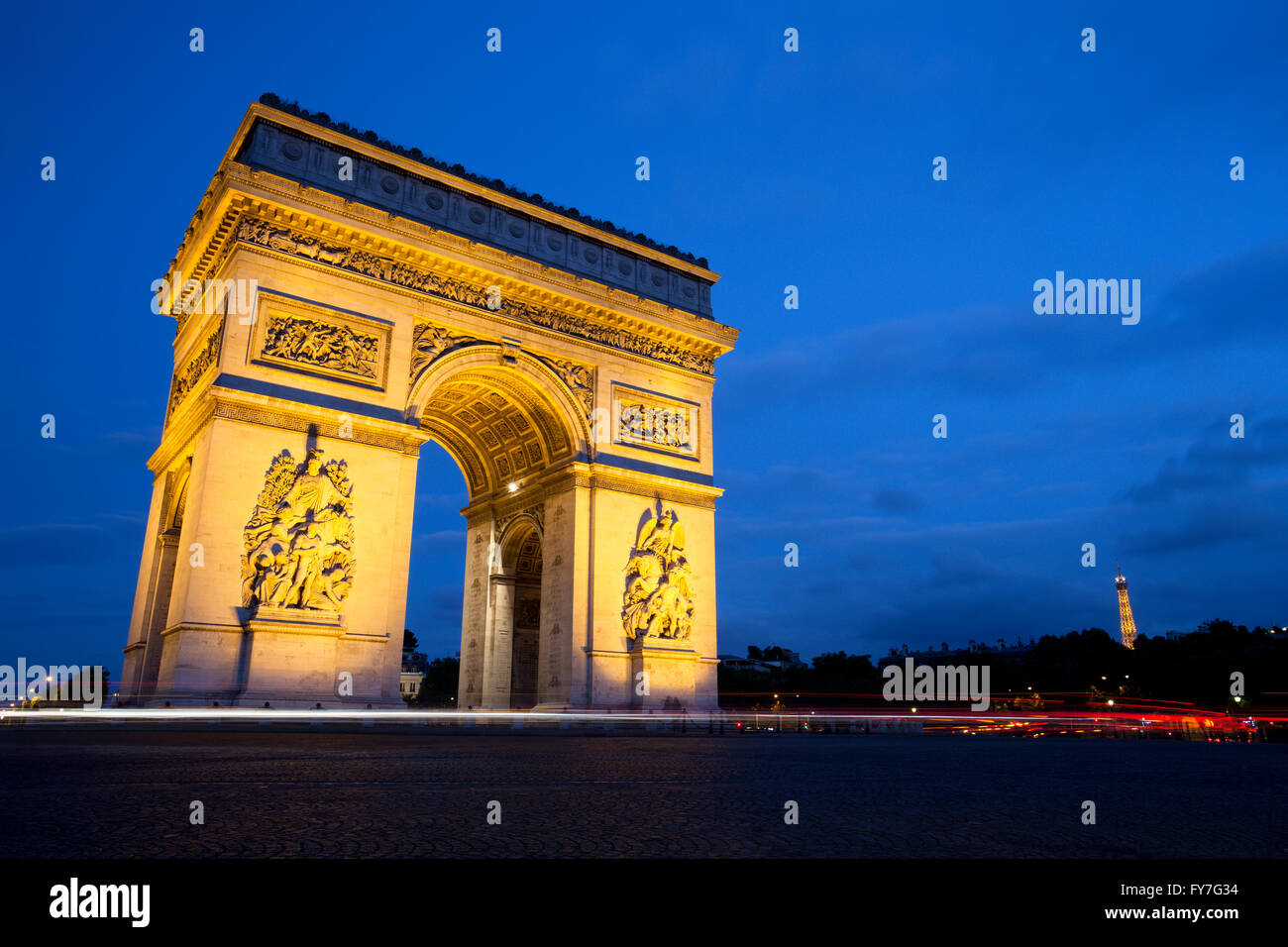 Arc de Triomphe au coucher du soleil, Paris Banque D'Images