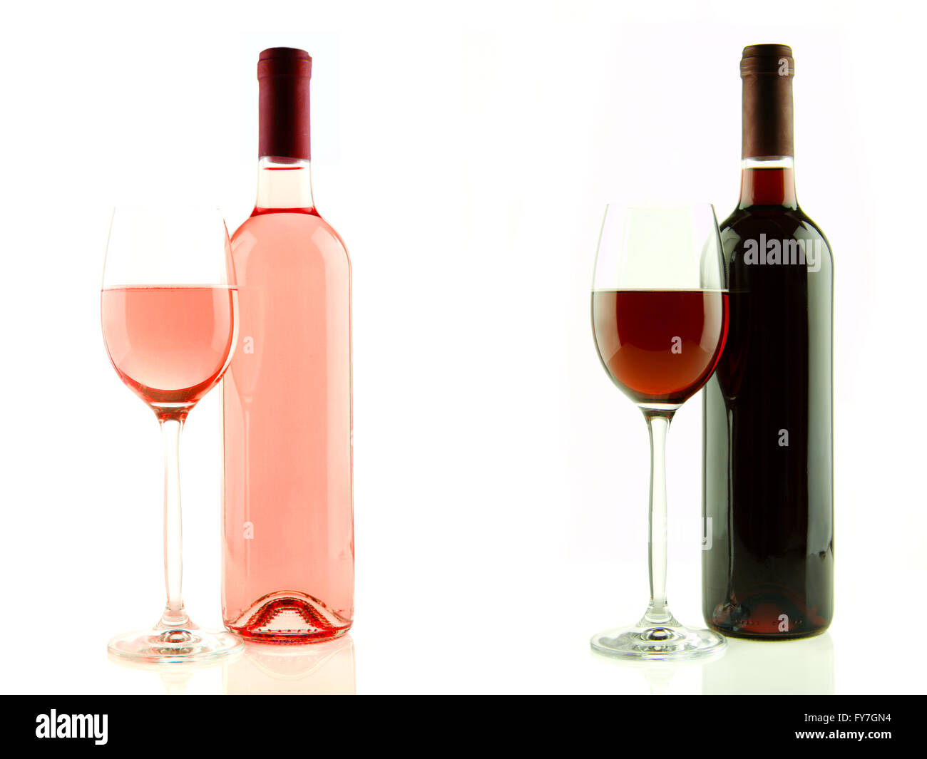 Bouteille et verre de vin rouge et rose isolated Banque D'Images