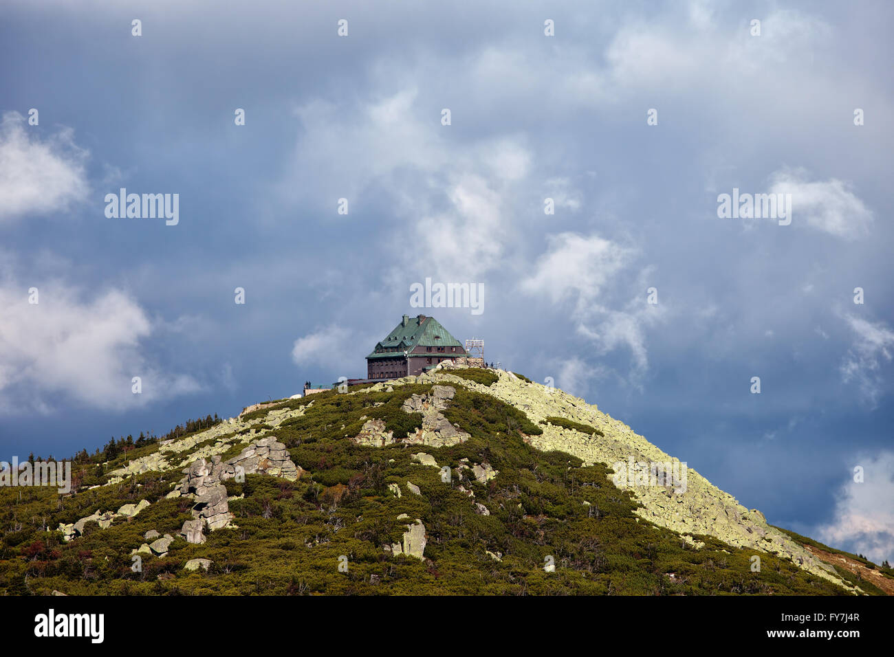 Sommet de montagne Szrenica avec abri, montagnes de Karkonosze, Sudetes, Pologne Banque D'Images