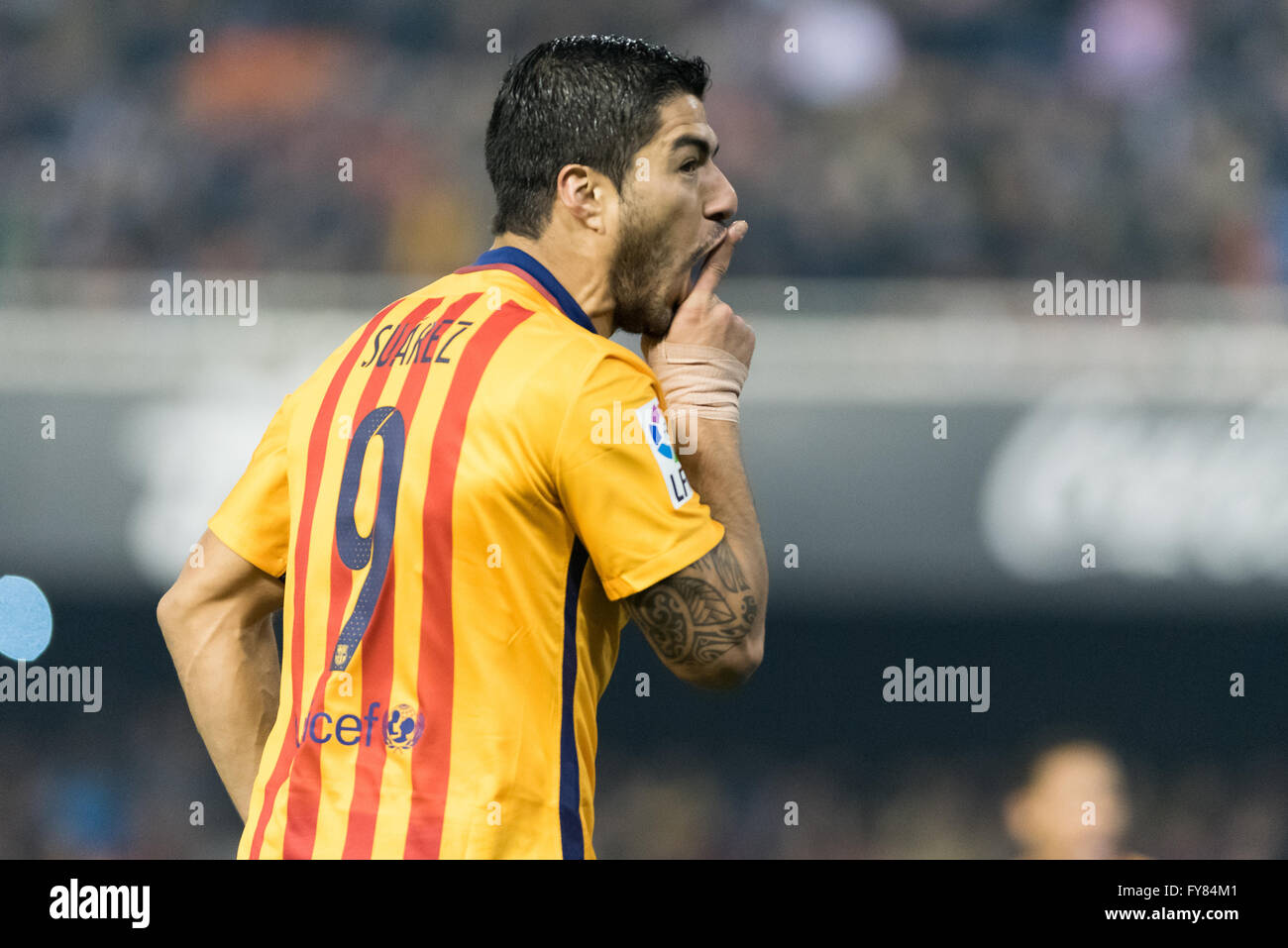 Luis Suarez célèbre un but durant le match entre Valence et le FC Barcelone Banque D'Images