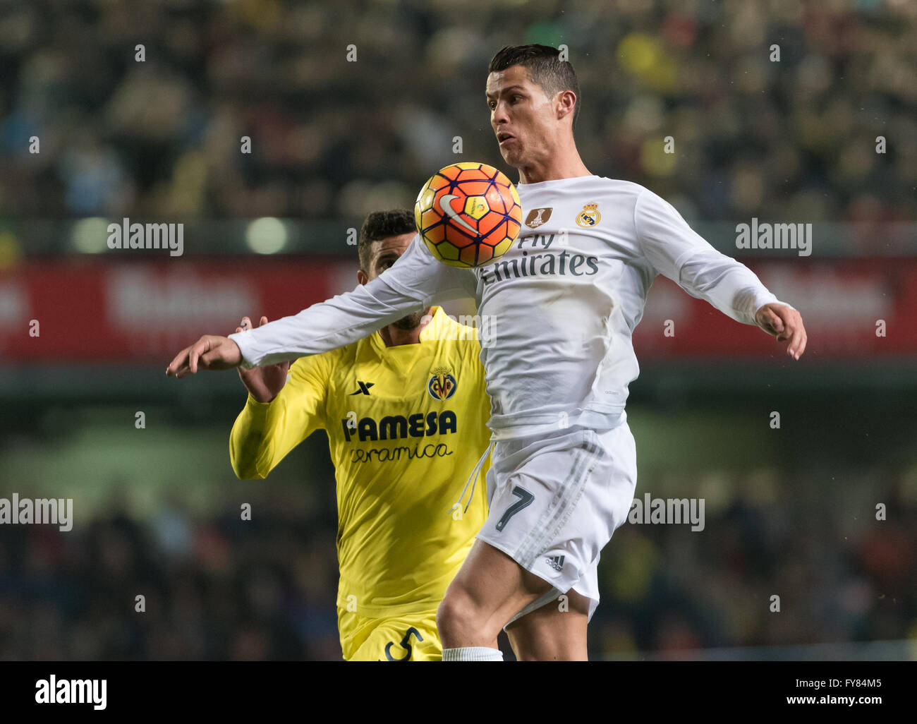 Cristiano Ronaldo en action pendant le match entre Villarreal et le Real Madrid, joué à Madrigal Stadium Banque D'Images
