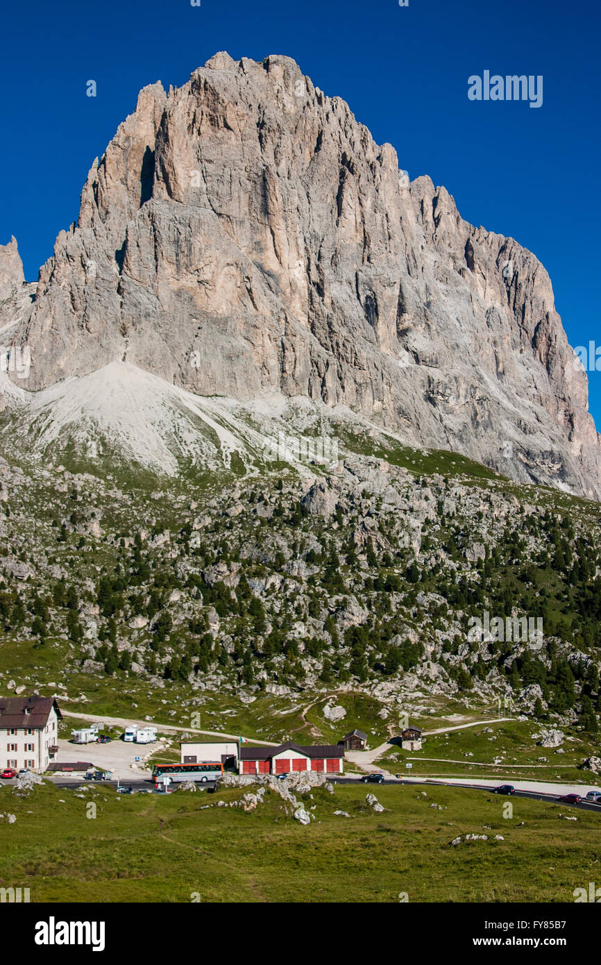 Les montagnes depuis près de Gardena pass, 2121 mètres, Trentin-Haut-Adige, Italie. Banque D'Images