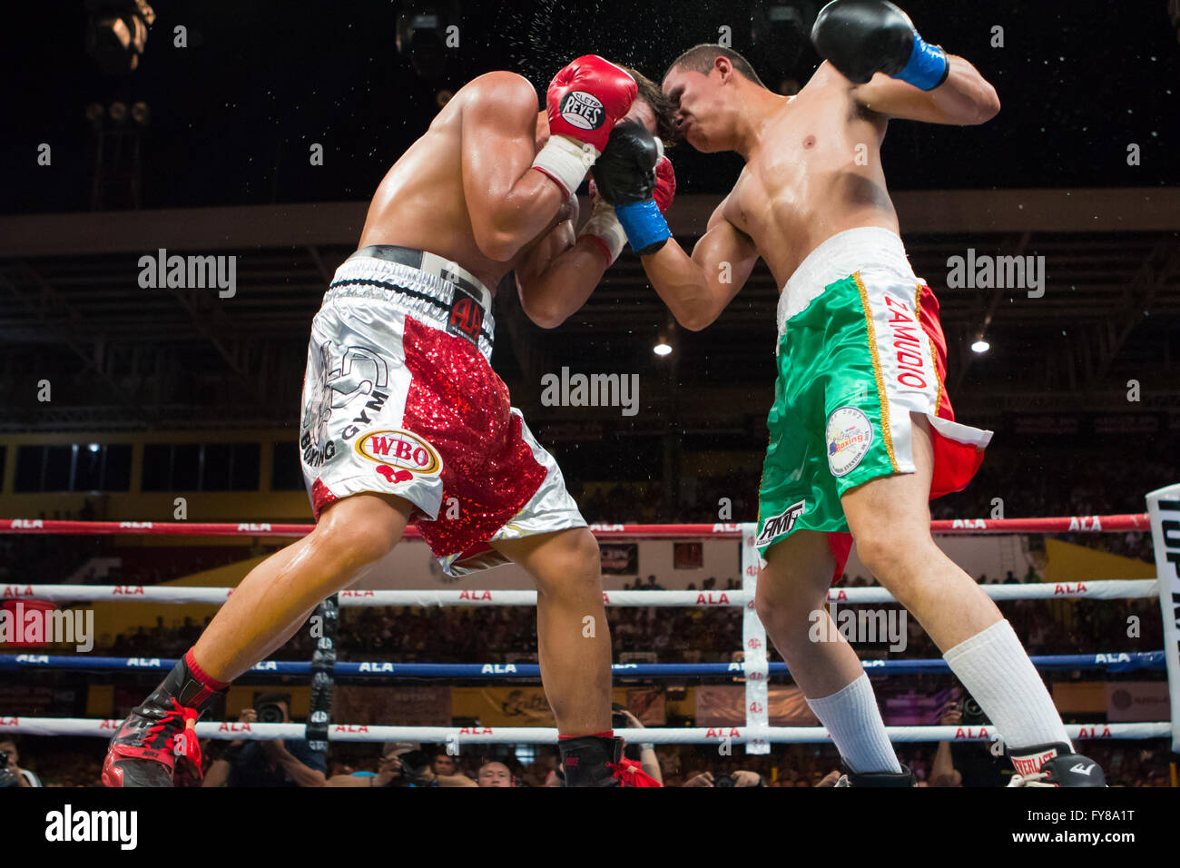 23/4/2016 Complexe sportif de la ville de Cebu, Cebu City, Philippines.Jason 'El Nino' Pagara vs Miguel Zamudio Banque D'Images