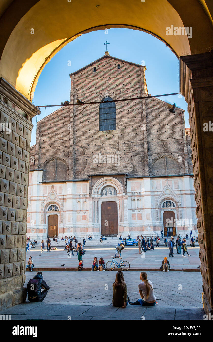 Basilique San Petronio et la Piazza Maggiore, Bologne, Italie Banque D'Images