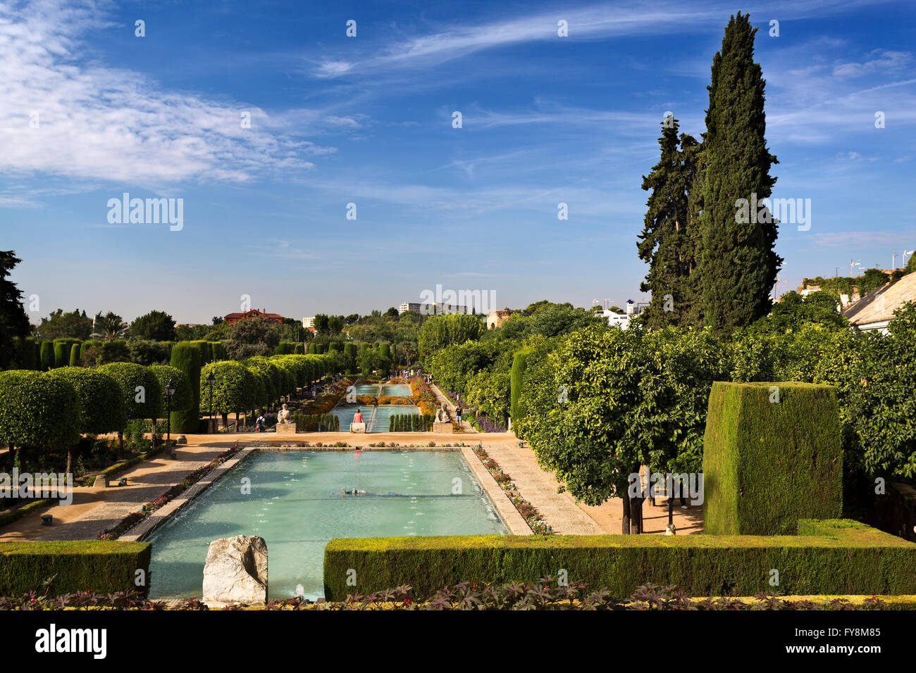 Tôt le matin dans les jardins de l'Alcazar des Rois Catholiques à Cordoba, Espagne Banque D'Images