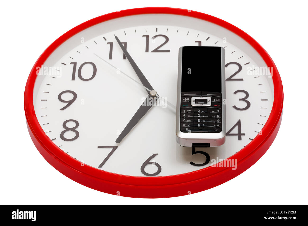 Téléphone moderne sur un cadran d'horloge Photo Stock - Alamy