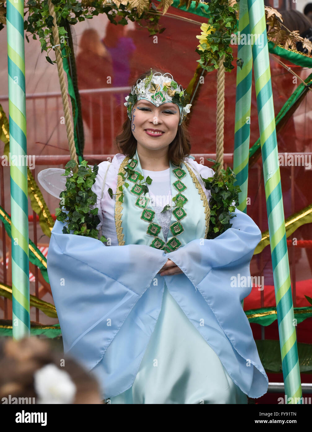Trafalgar Square, Londres, Royaume-Uni. 23 avril 2016. La Fête de Saint George à Trafalgar Square. Crédit : Matthieu Chattle/Alamy Live News Banque D'Images