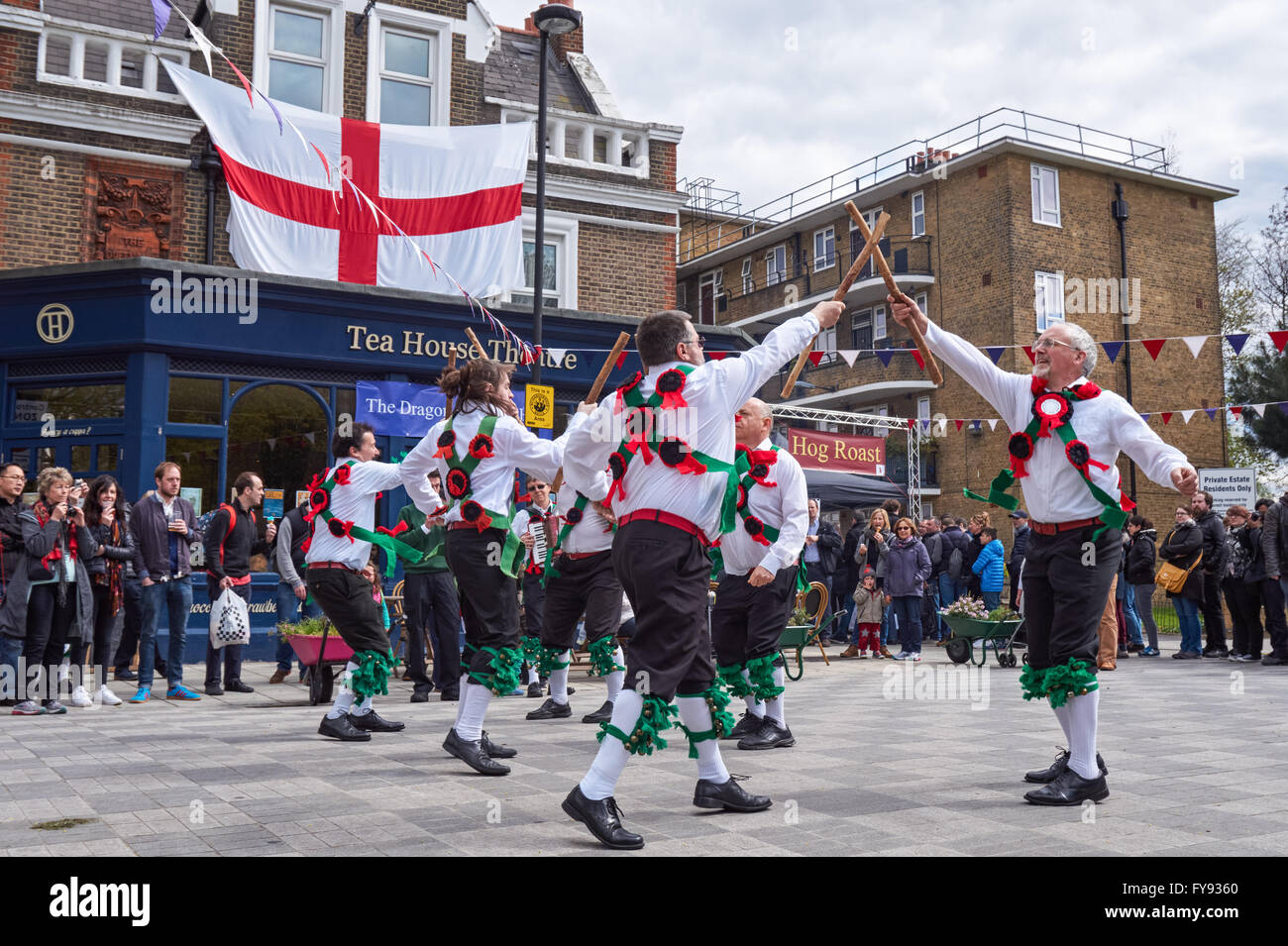 Morris Dancers au St George's Festival à Londres Angleterre Royaume-Uni Banque D'Images