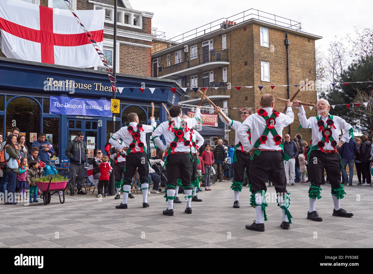 Morris Dancers au St George's Festival à Londres Angleterre Royaume-Uni Banque D'Images