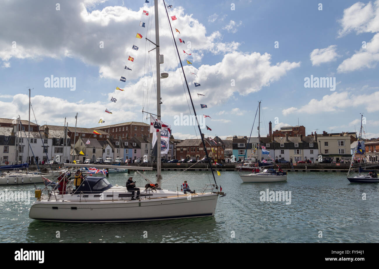 Weymouth, Angleterre. 23 avril 2016. 90e anniversaire de la reine hommage flottante. 38 Légende dans le port. Credit : Frances Underwood/Alamy Live News Banque D'Images