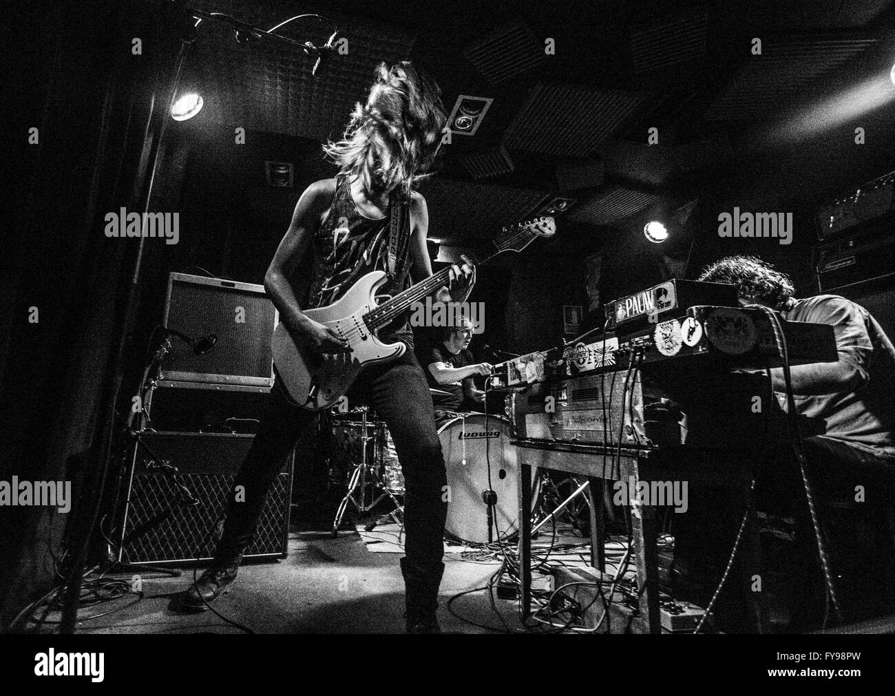 Oviedo, Espagne. 23 avril, 2016. Groupe de rock psychédélique néerlandais 'Naissance de joie' à 'La vie perfoms Salvaje' Pub à Oviedo, Espagne, sur la tournée de son nouvel album "Get Well". © David Gato/Alamy Live News Banque D'Images