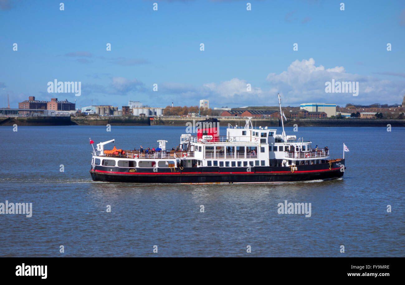 Le MV Royal Iris du Mersey ferry vue de l'Albert Dock, Liverpool, Merseyside, England, UK Banque D'Images