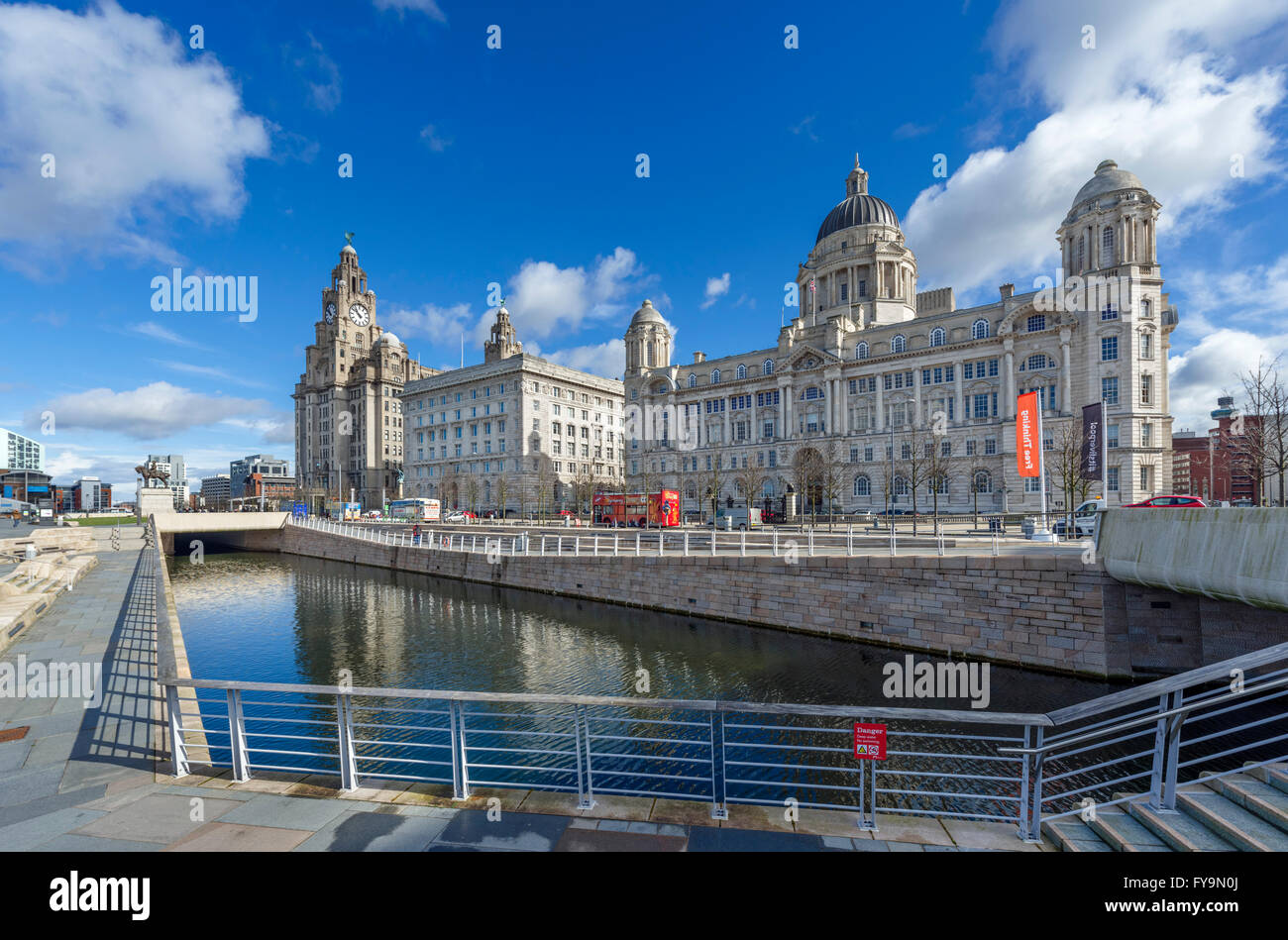 Le Royal Liver, Cunard et Port de Liverpool Bâtiments ('Les Trois Grâces'), Pier Head, Liverpool, Merseyside, England, UK Banque D'Images