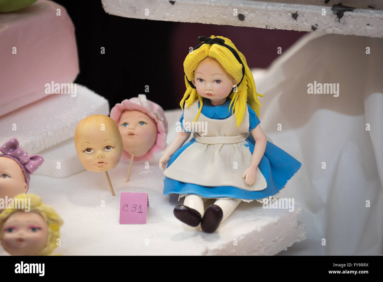 Alice Au Pays Des Merveilles Au Gateau Decoration Gateau Sugarcraft International La Decoration De Gateaux Patisseries Et Show A Londres Photo Stock Alamy Alice Au Pays Des Merveilles Au Gateau Decoration Gateau Sugarcraft International La Decoration De Gateaux Patisseries Et Show A Londres Photo Stock Alamy