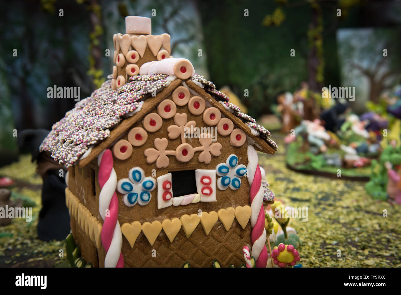 Gingerbread House Sorciere Hansel Et Gretel Au Gateau International Les Sugarcraft Decoration De Gateaux Patisseries Et Show A Londres Photo Stock Alamy Gingerbread House Sorciere Hansel Et Gretel Au Gateau International Les Sugarcraft Decoration De Gateaux Patisseries Et Show A Londres Photo Stock Alamy