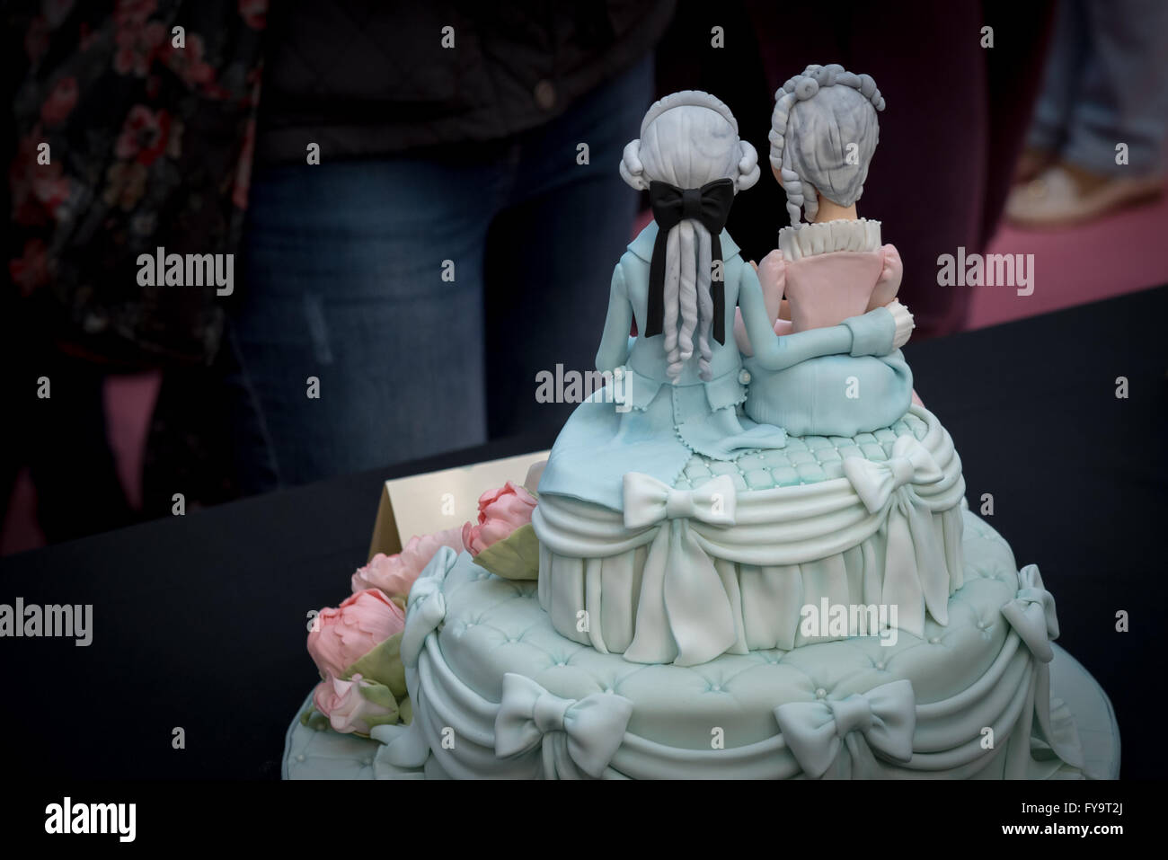 Couple Francais Comestibles Gateau De Mariage Perruques Homme Femme Au Gateau International Les Sugarcraft Decoration De Gateau Et La Montrer Londres Photo Stock Alamy